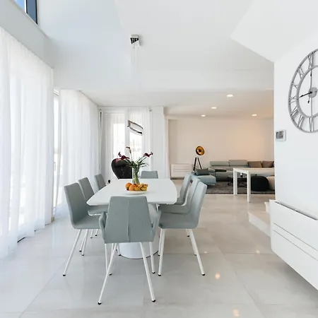 Lonely Place Apartment