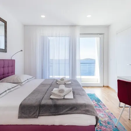 Apartment Lonely Place *